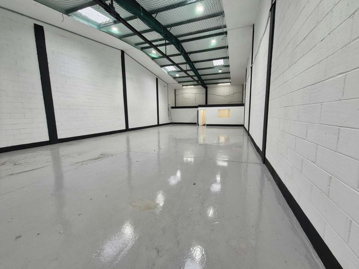 Industrial Unit in Hythe - photo 3