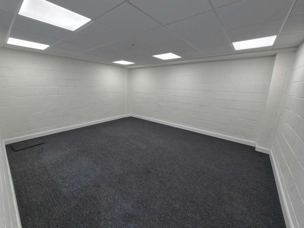 Industrial Unit in Hythe - photo 4