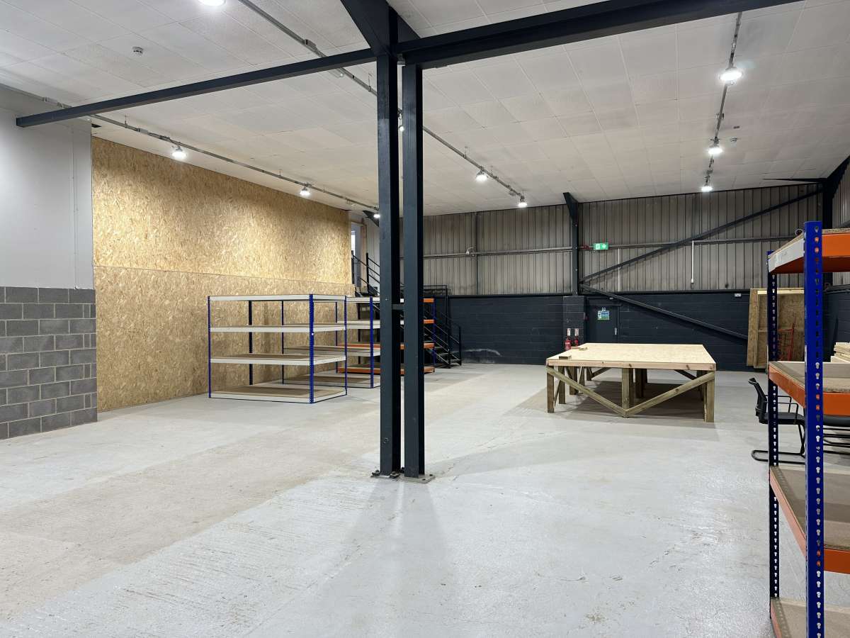 Industrial Unit in Chesterfield - photo 2