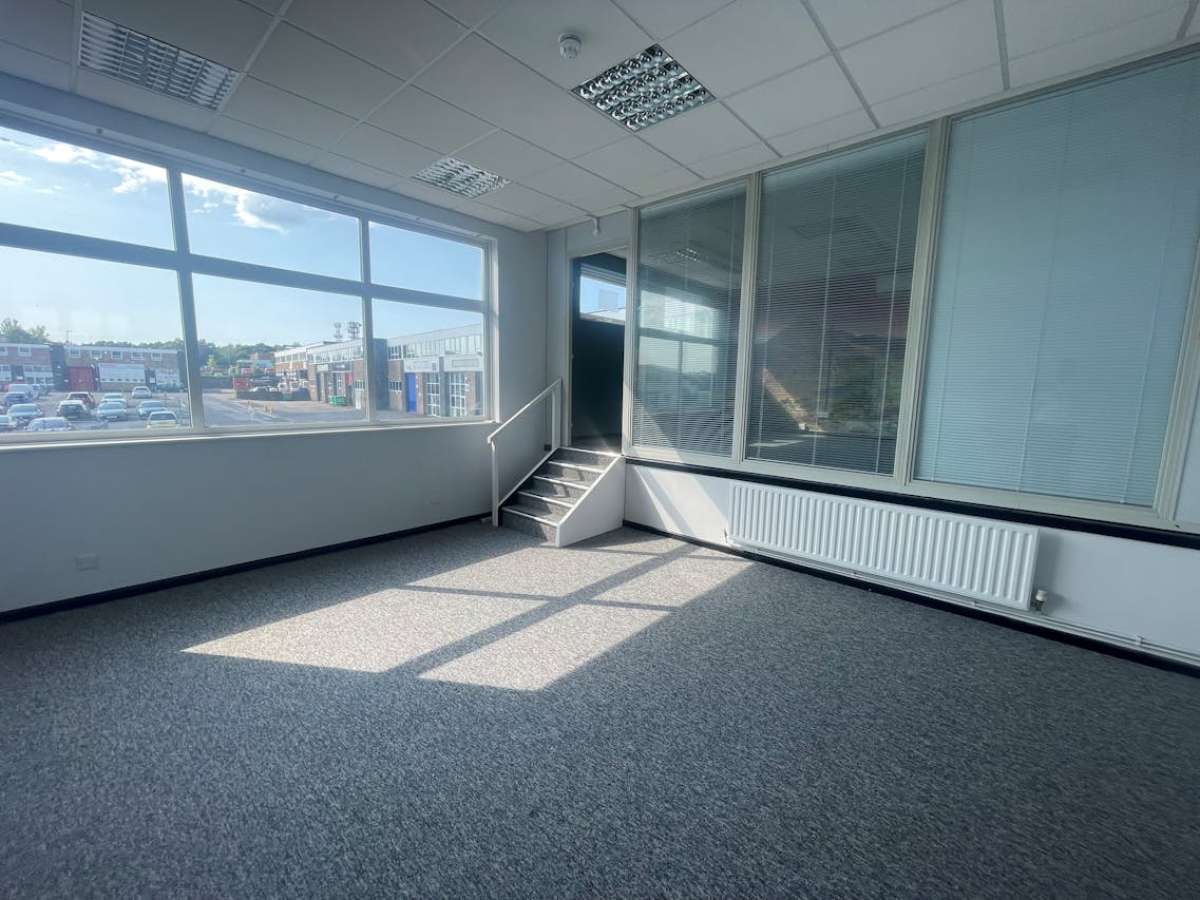 Industrial Unit in Southampton - photo 4