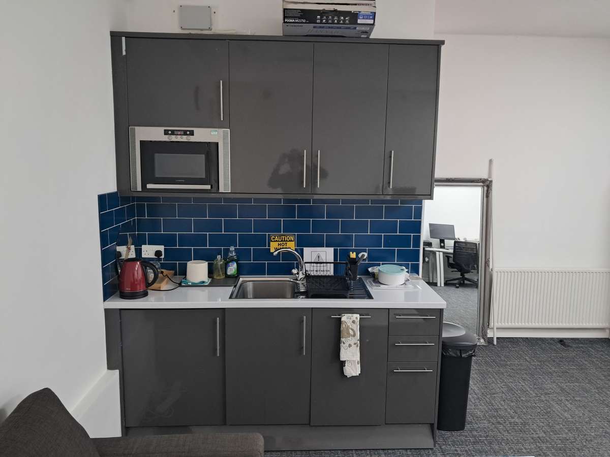 Industrial Unit in New Malden - photo 3