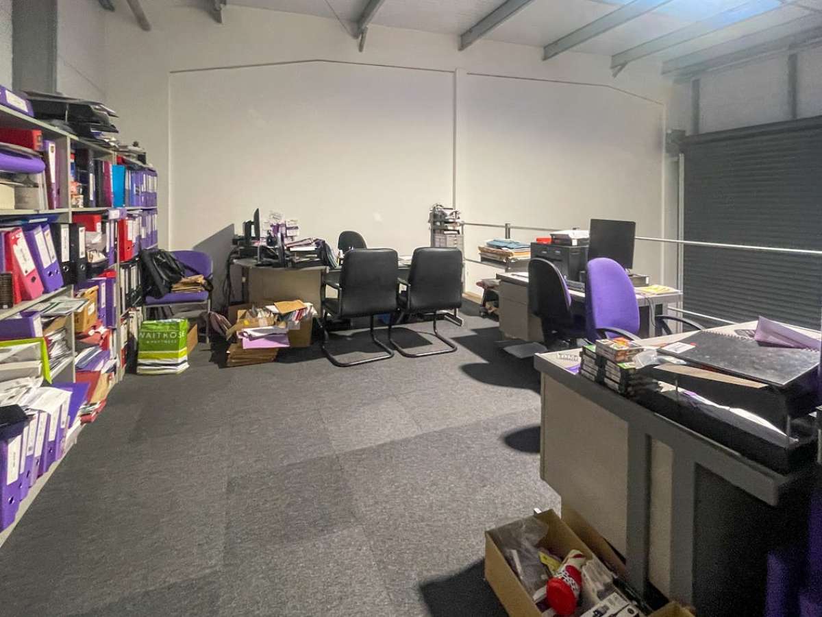 Industrial Unit in Wimborne - photo 3