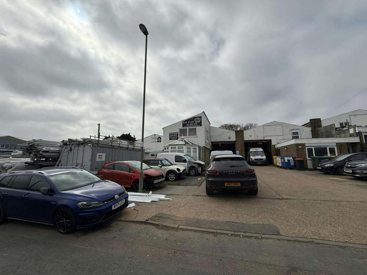 Industrial Unit in Gosport - photo 4