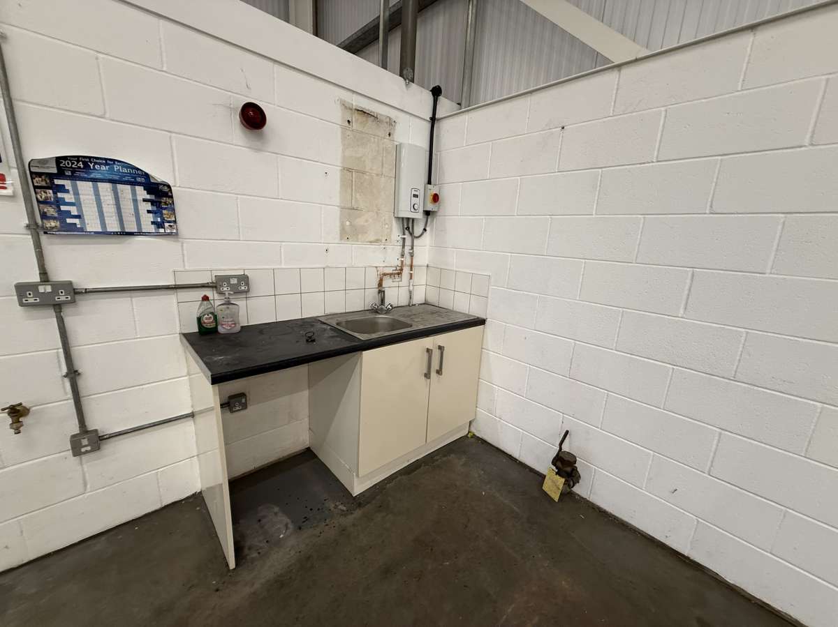 Industrial Unit in Hinckley - photo 4