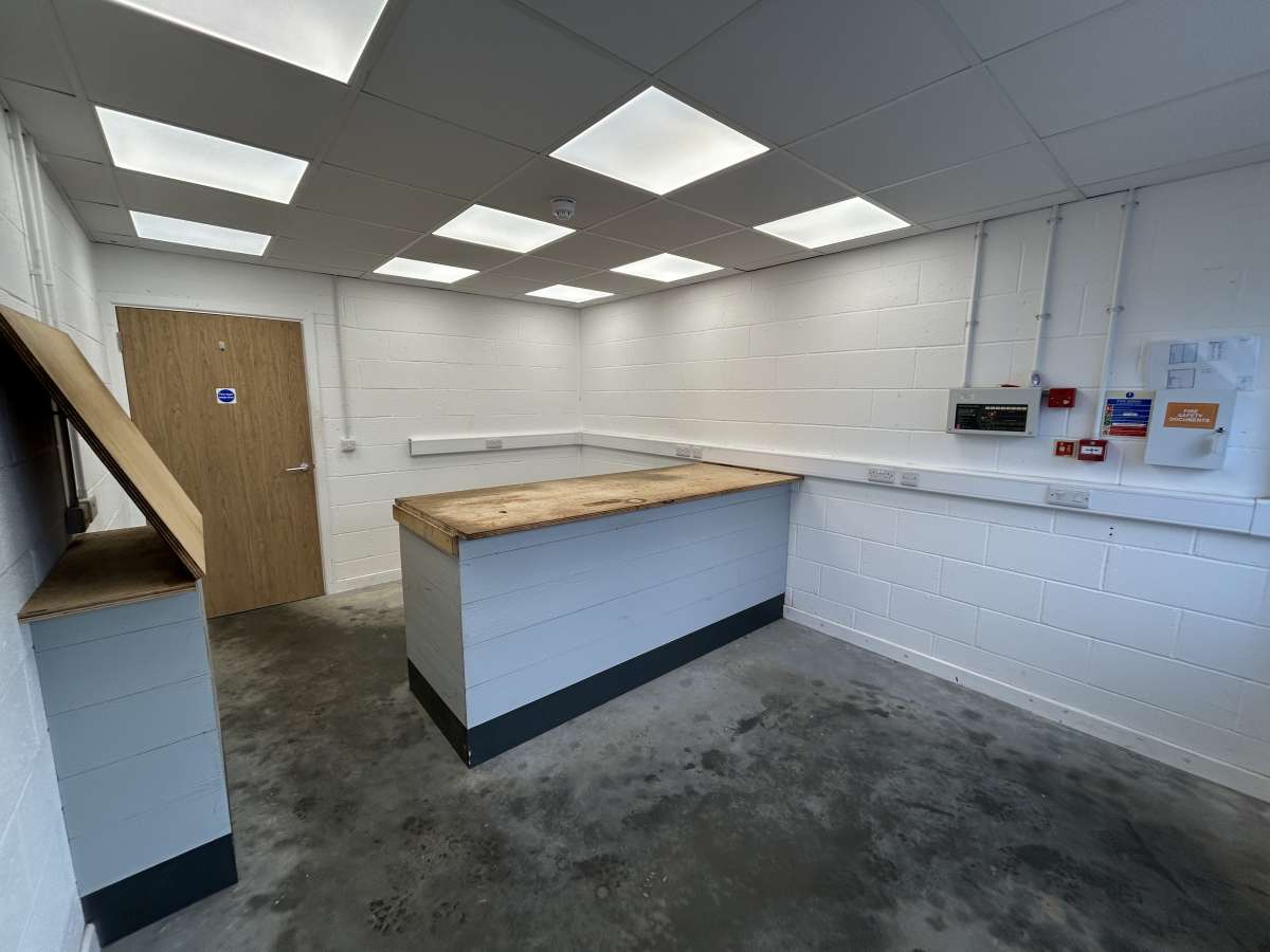 Industrial Unit in Penzance - photo 4