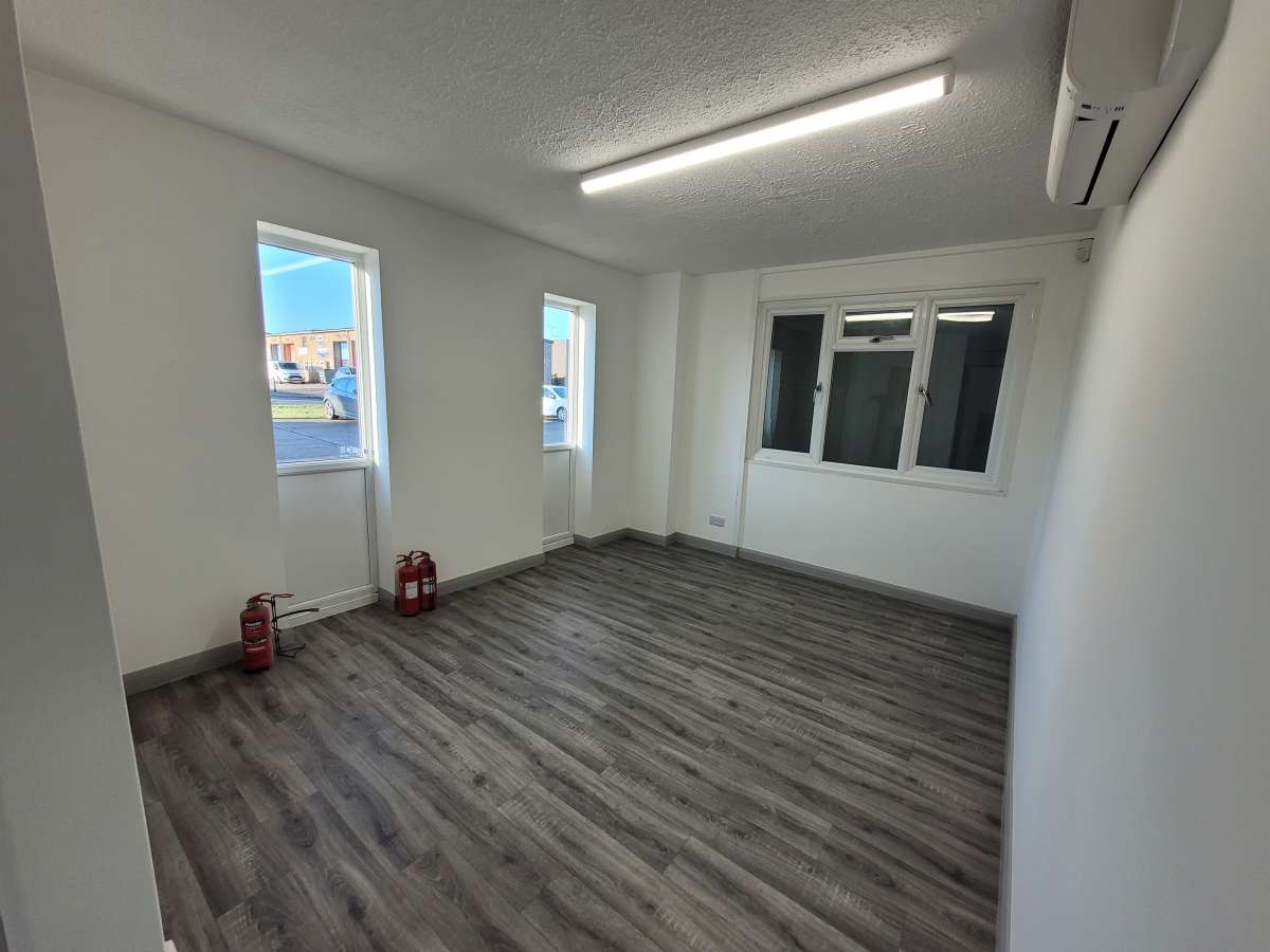 Industrial Unit in St. Ives - photo 4