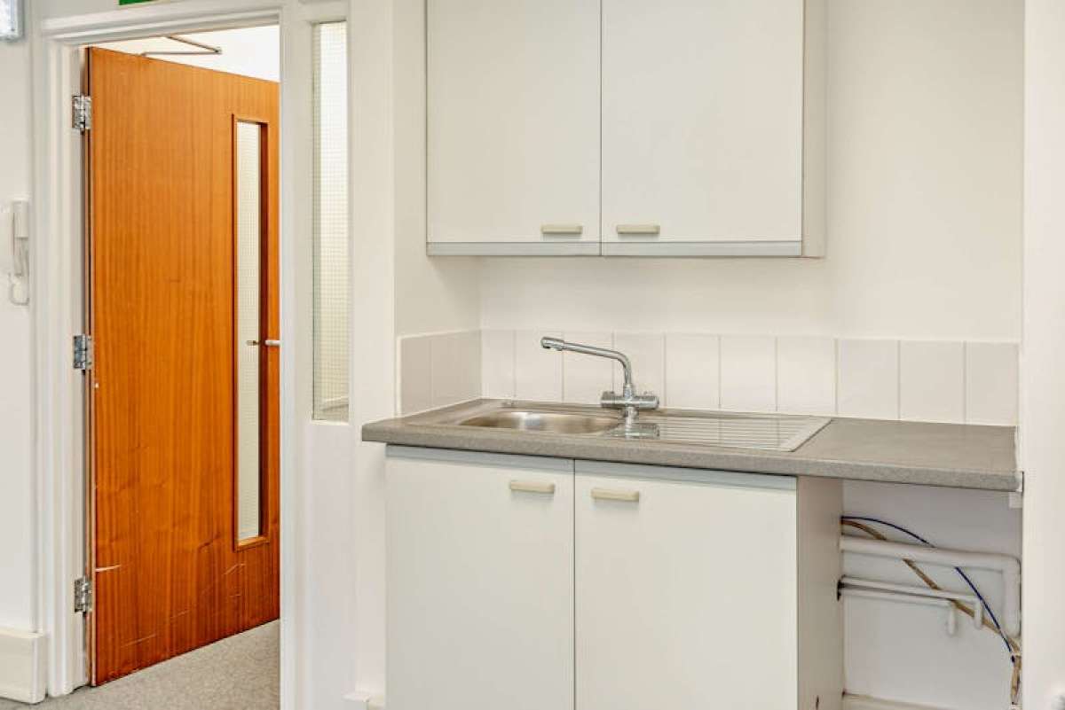 Industrial Unit in Thatcham - photo 4