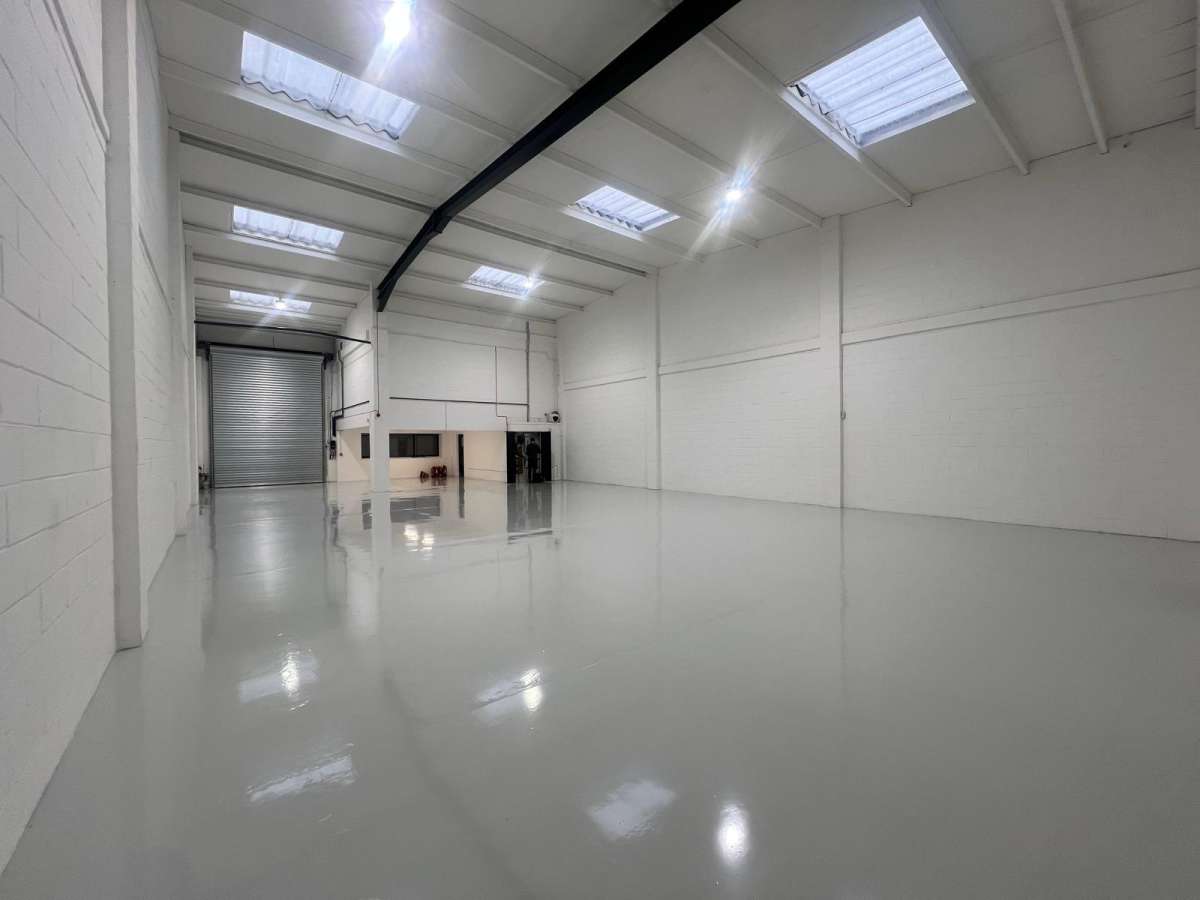 Industrial Unit in Croydon - photo 2