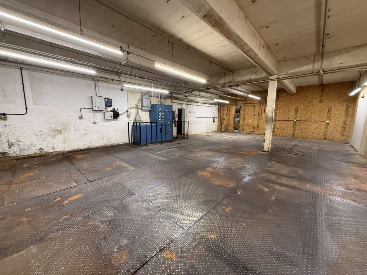 Industrial Unit in Leicester - photo 3