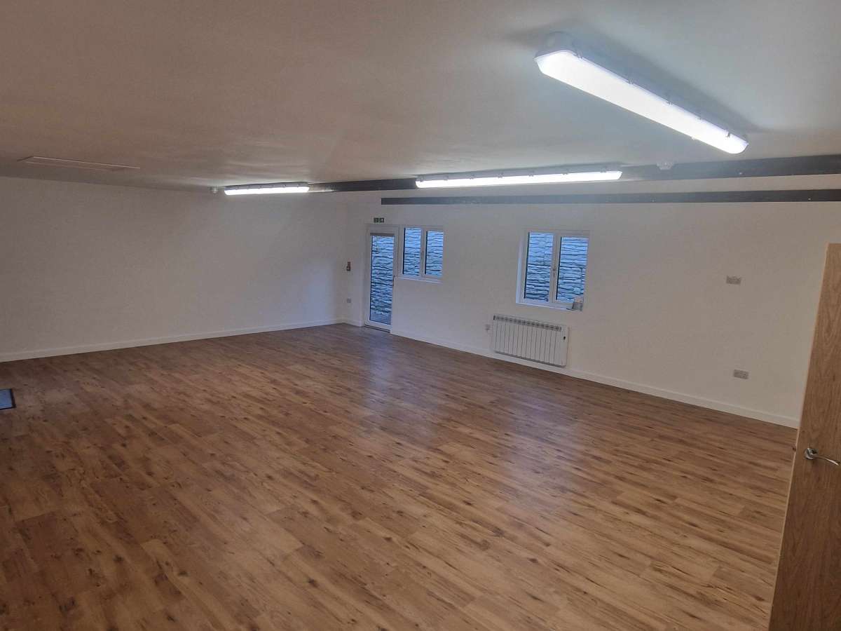 Industrial Unit in Truro - photo 3