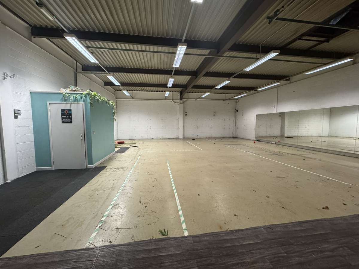 Industrial Unit in Bretton - photo 3