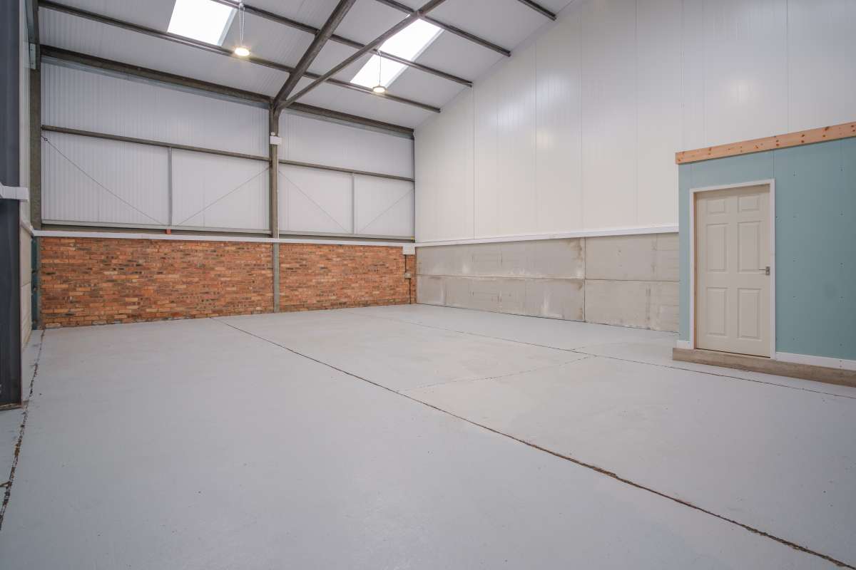 Industrial Unit in Wolverhampton - photo 2
