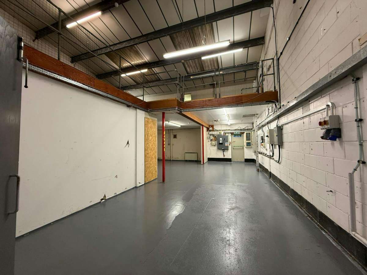 Industrial Unit in Emsworth - photo 3