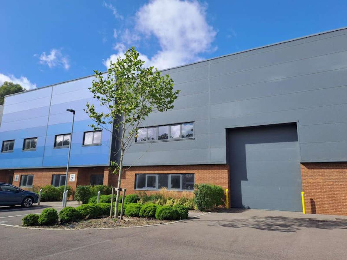 Industrial Unit in Crawley - photo 2