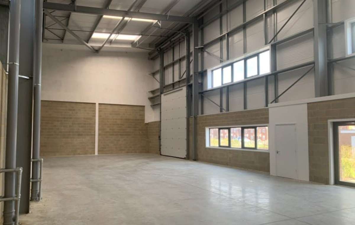 Industrial Unit in Crawley - photo 2