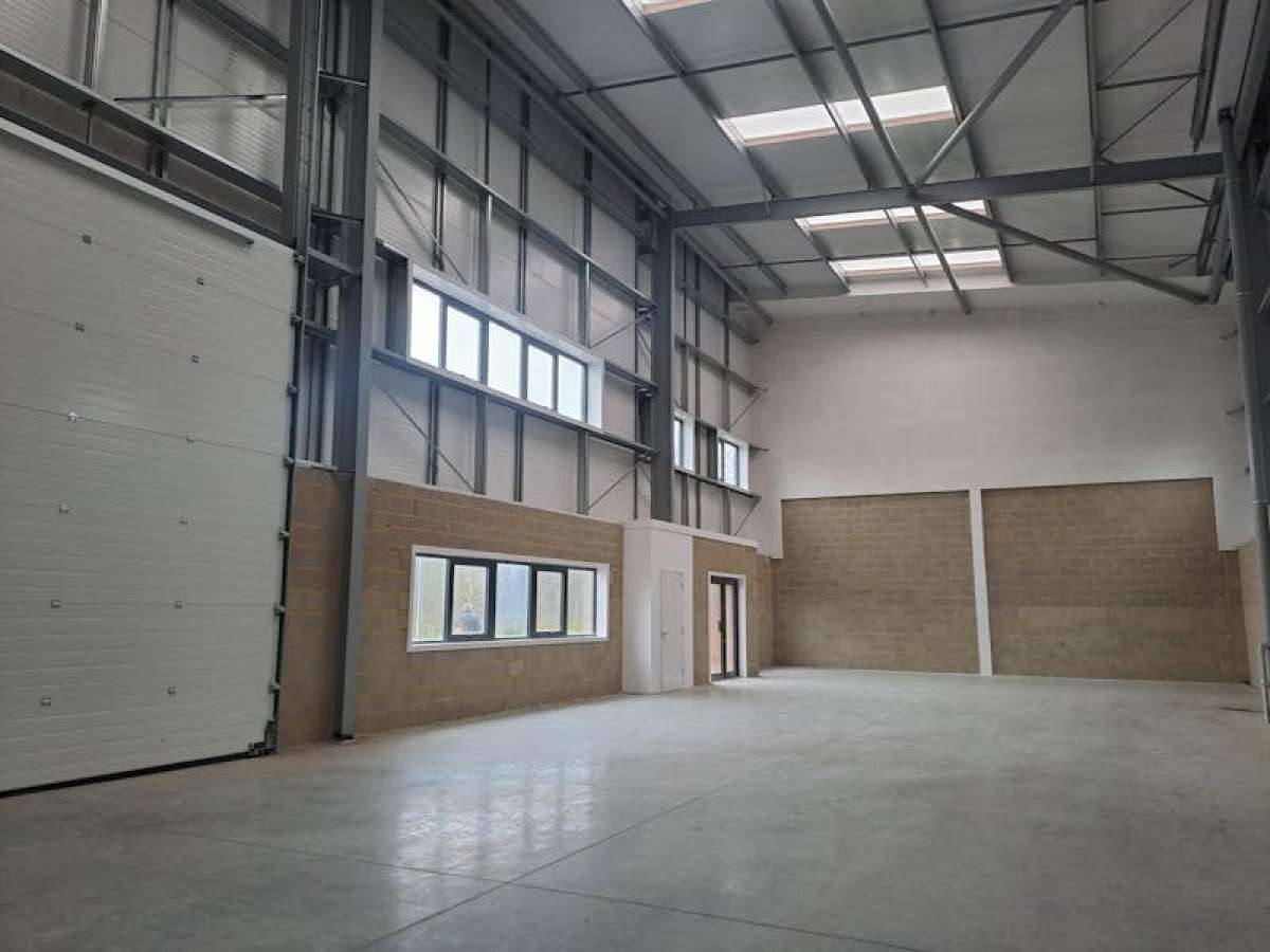 Industrial Unit in Crawley - photo 4