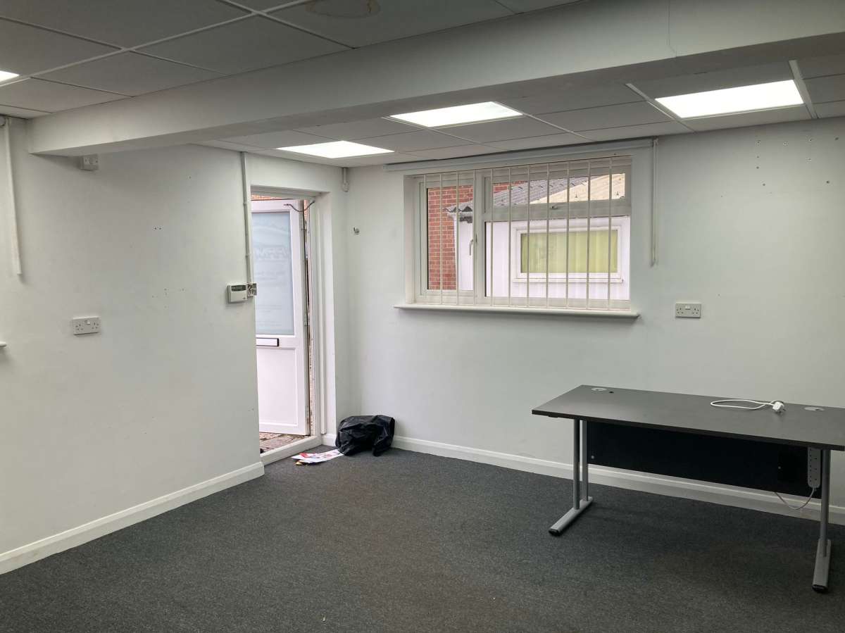 Industrial Unit in Northlands Business Park - photo 3