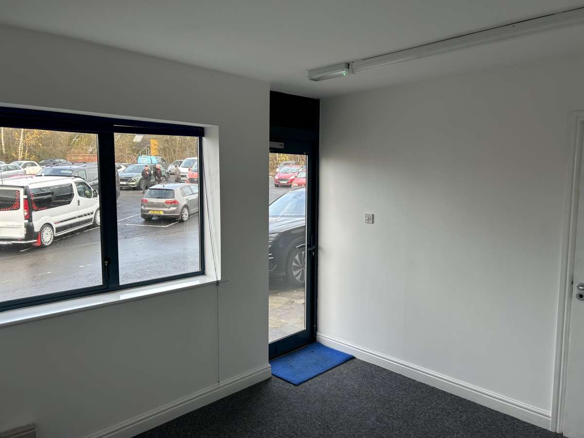 Industrial Unit in Kingswinford - photo 3