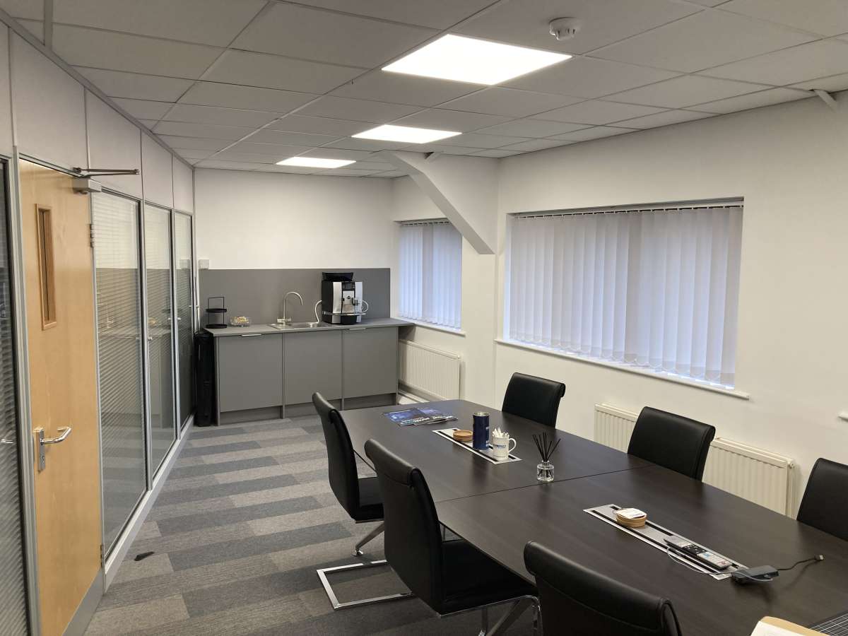 Industrial Unit in Sheffield - photo 4