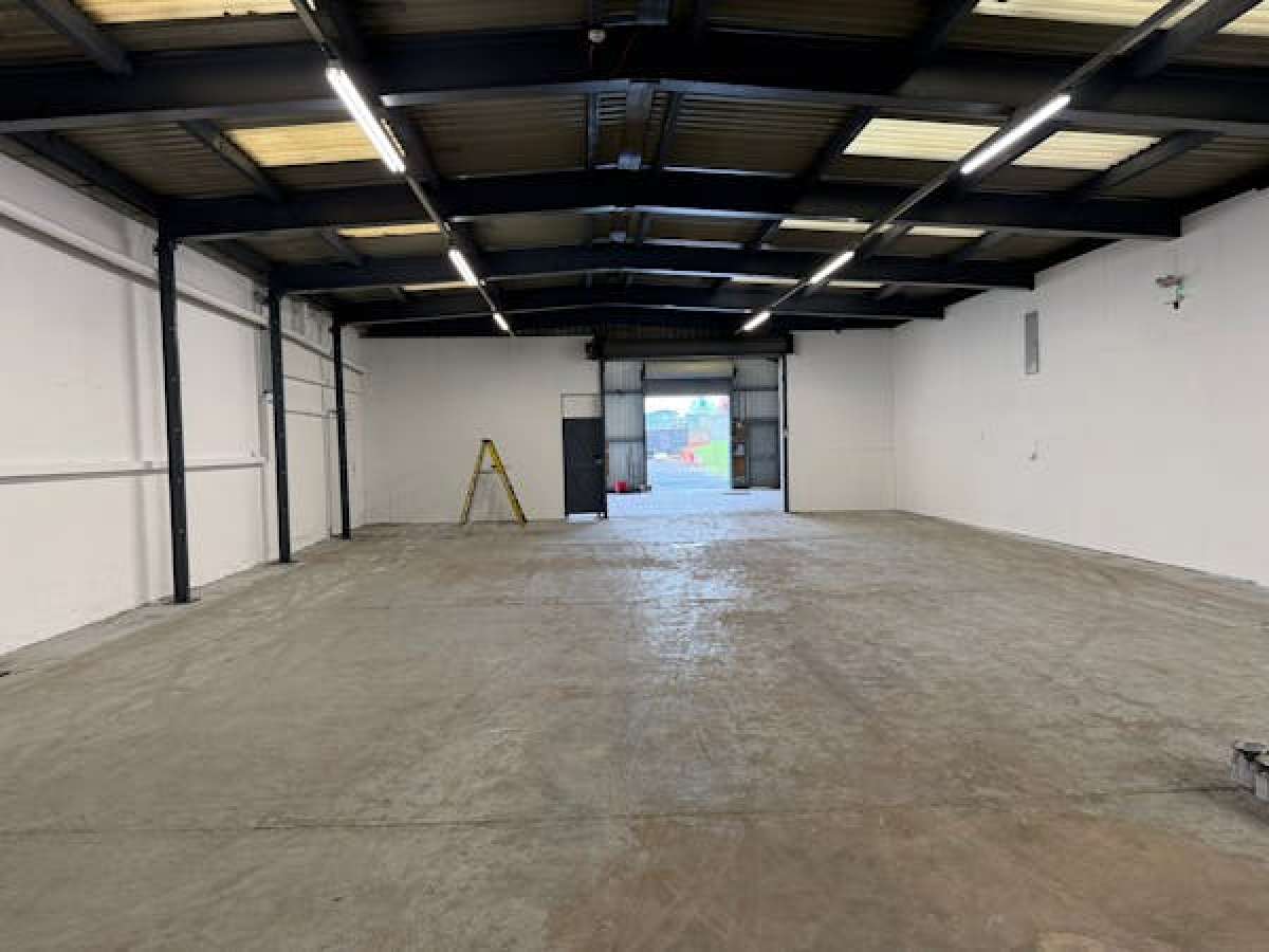 Industrial Unit in Stourport-On-Severn - photo 3