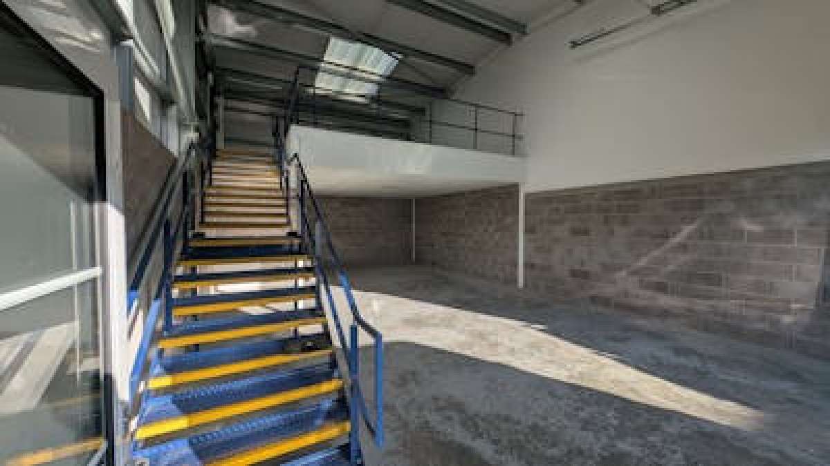 Industrial Unit in Southampton - photo 3