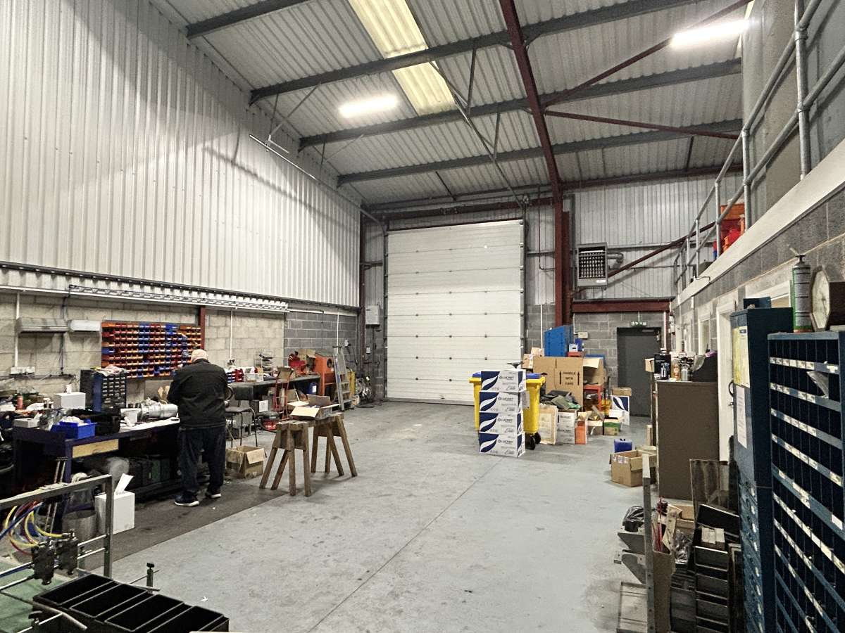 Industrial Unit in Oldham - photo 2