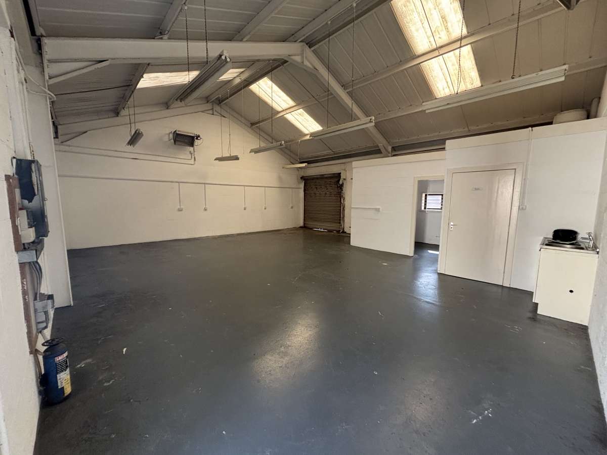 Industrial Unit in Irvine - photo 2