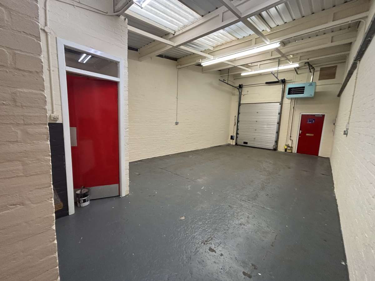 Industrial Unit in Paddockholm Industrial Estate - photo 2