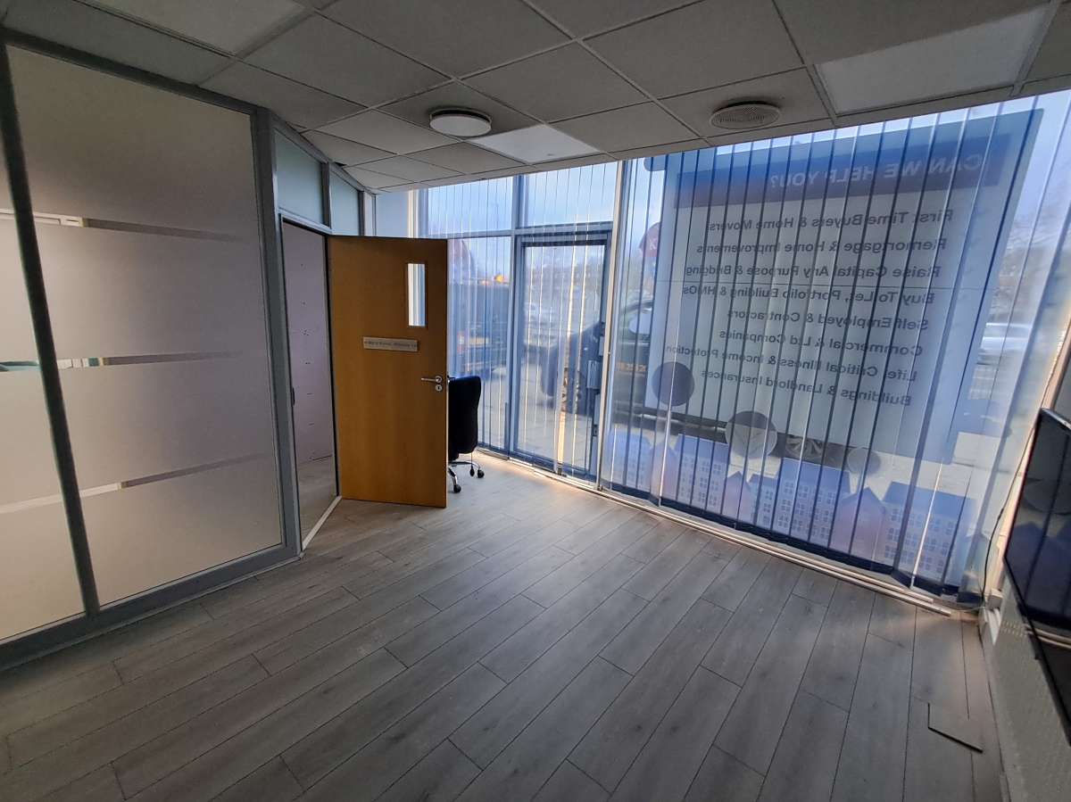 Industrial Unit in Tolworth - photo 3