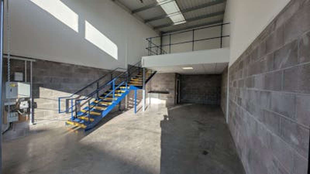 Industrial Unit in Southampton - photo 3
