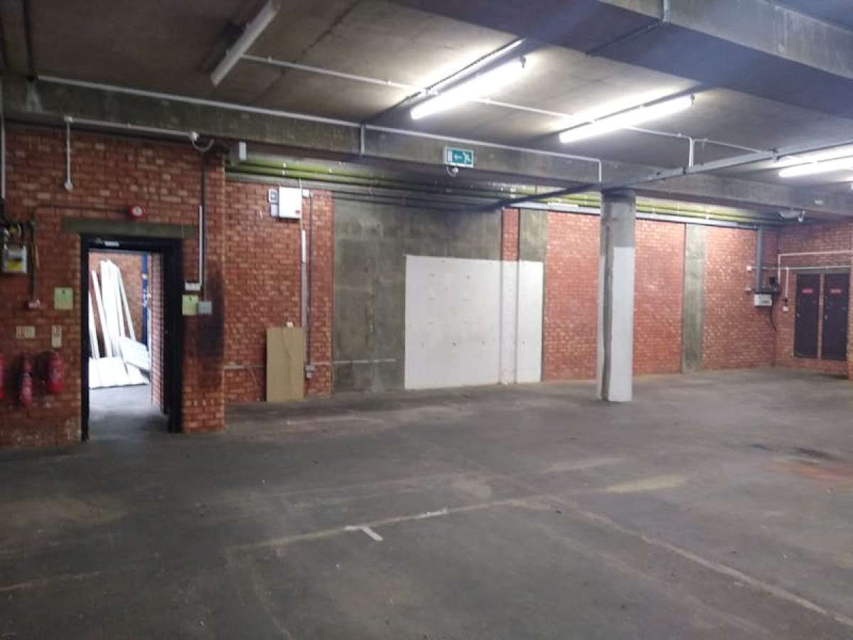 Industrial Unit in Hackney - photo 2