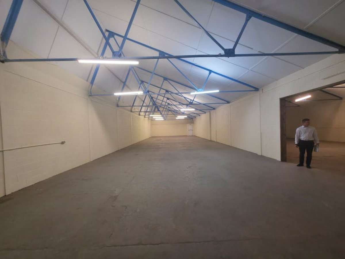 Industrial Unit in London - photo 3