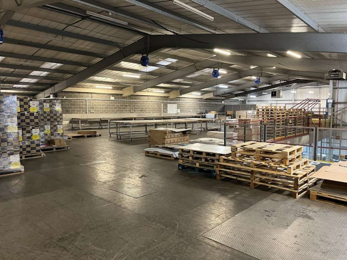 Industrial Unit in Bromley by Bow - photo 3