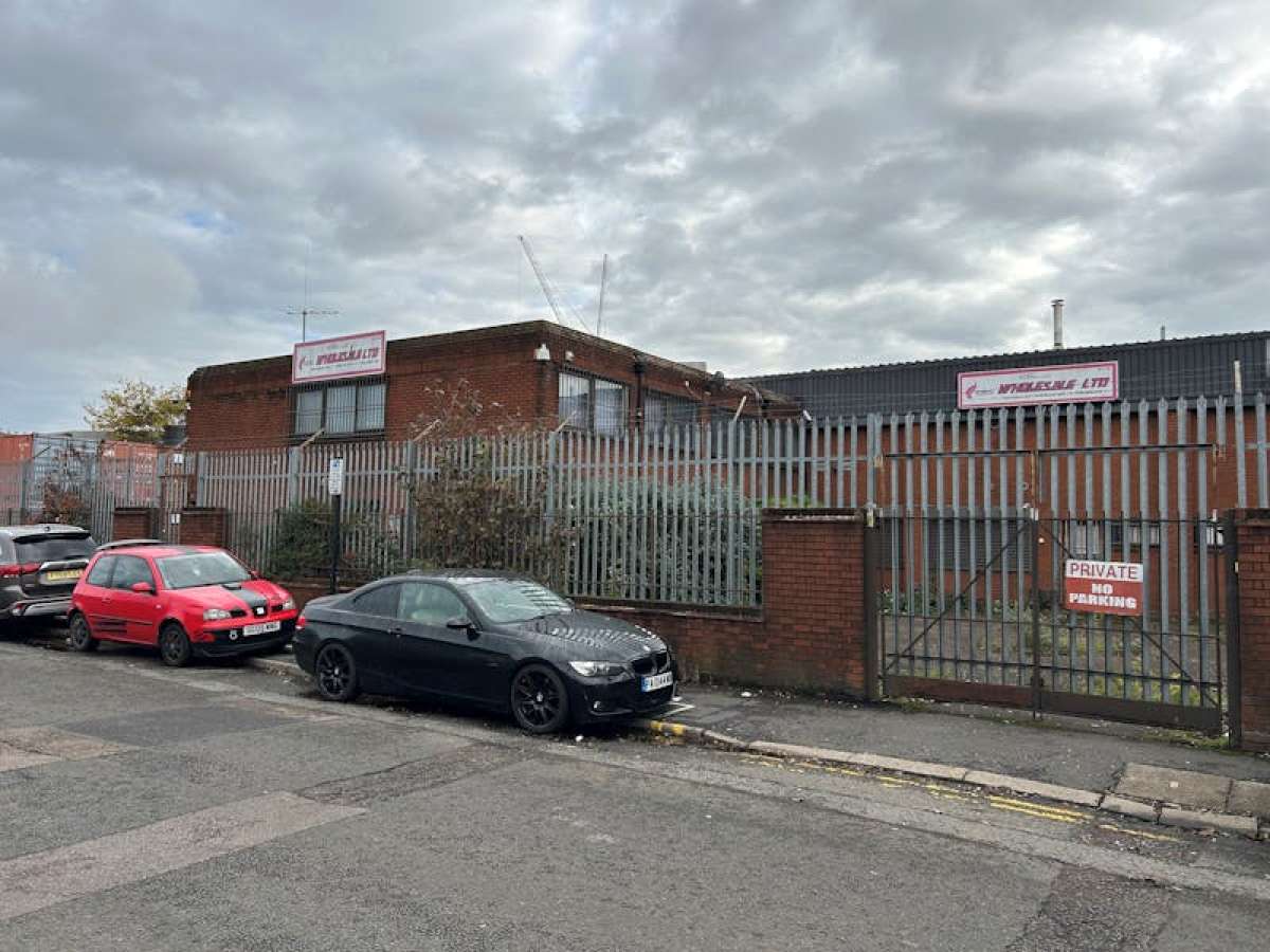 Industrial Unit in London - photo 3