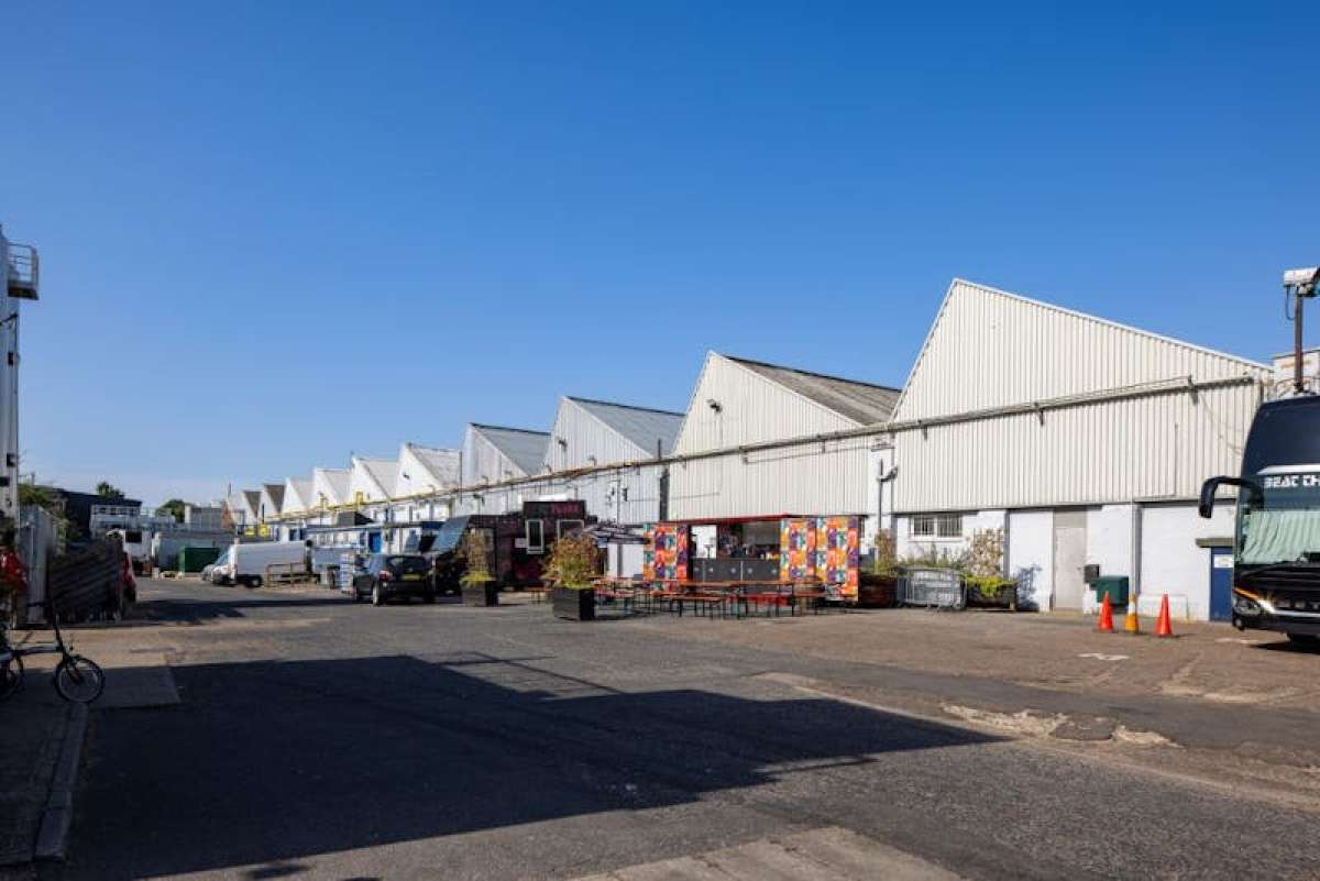 Industrial Unit in London - photo 3