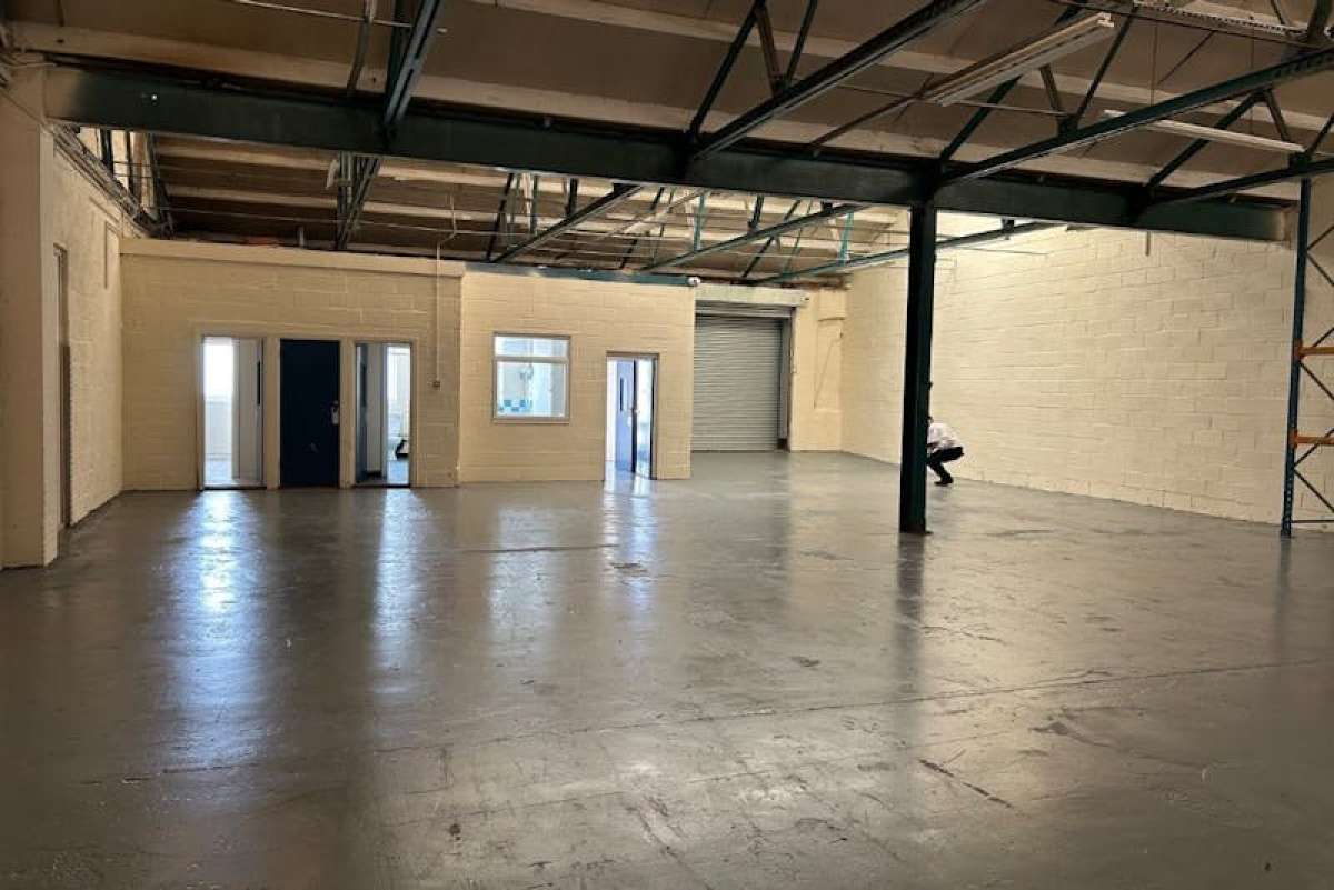 Industrial Unit in Tottenham - photo 2