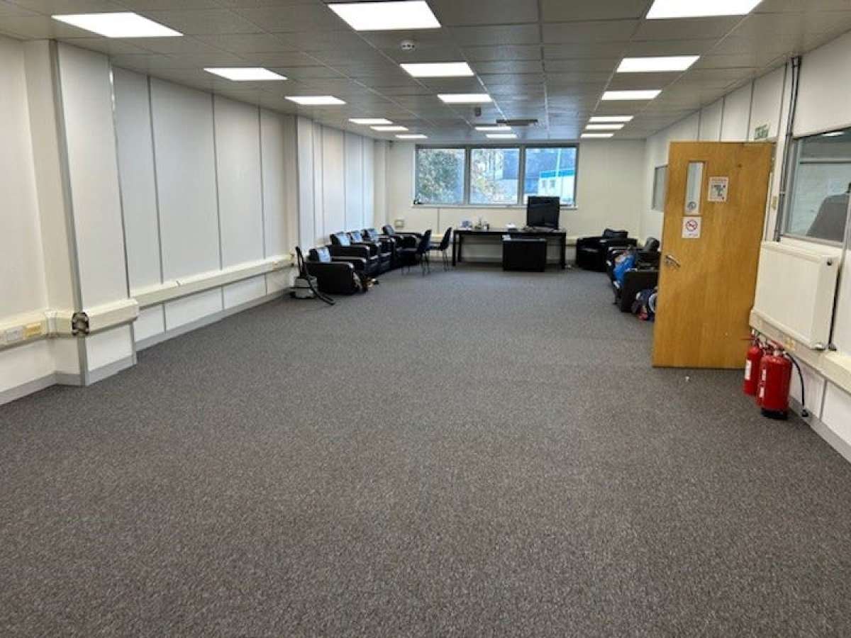 Industrial Unit in Barking - photo 2