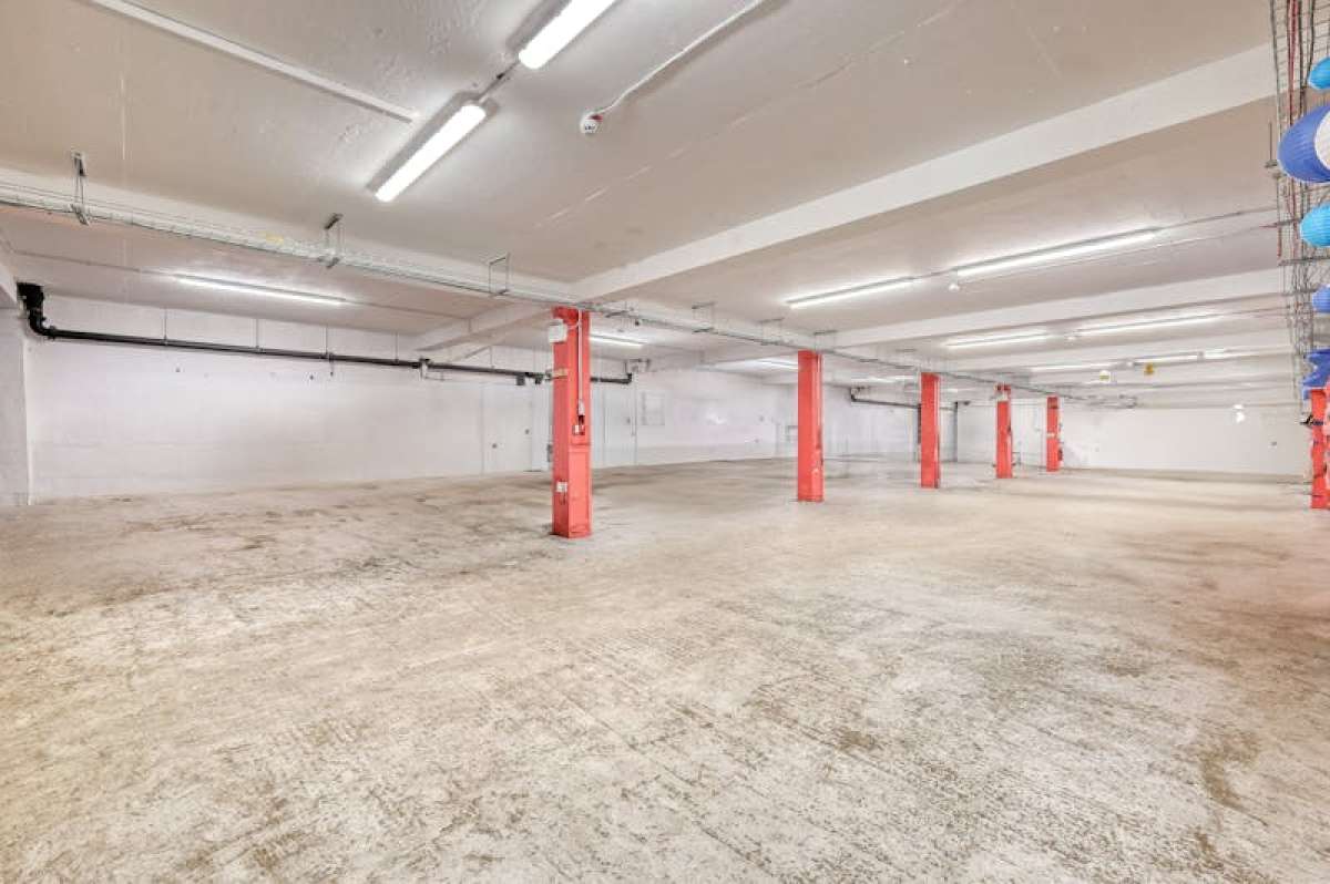 Industrial Unit in London - photo 3