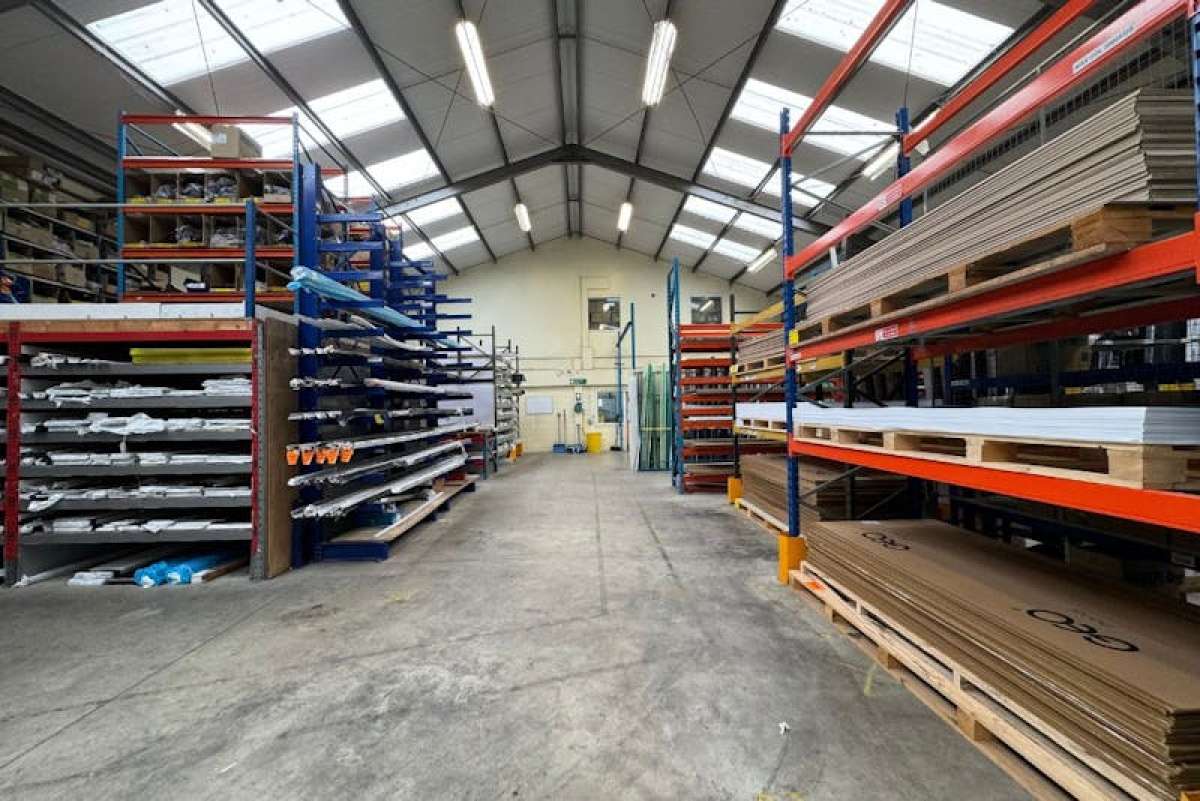 Industrial Unit in London - photo 3