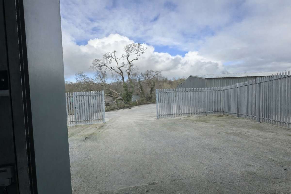 Industrial Unit in Truro - photo 2