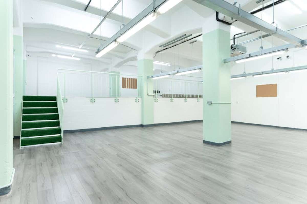 Industrial Unit in London - photo 4