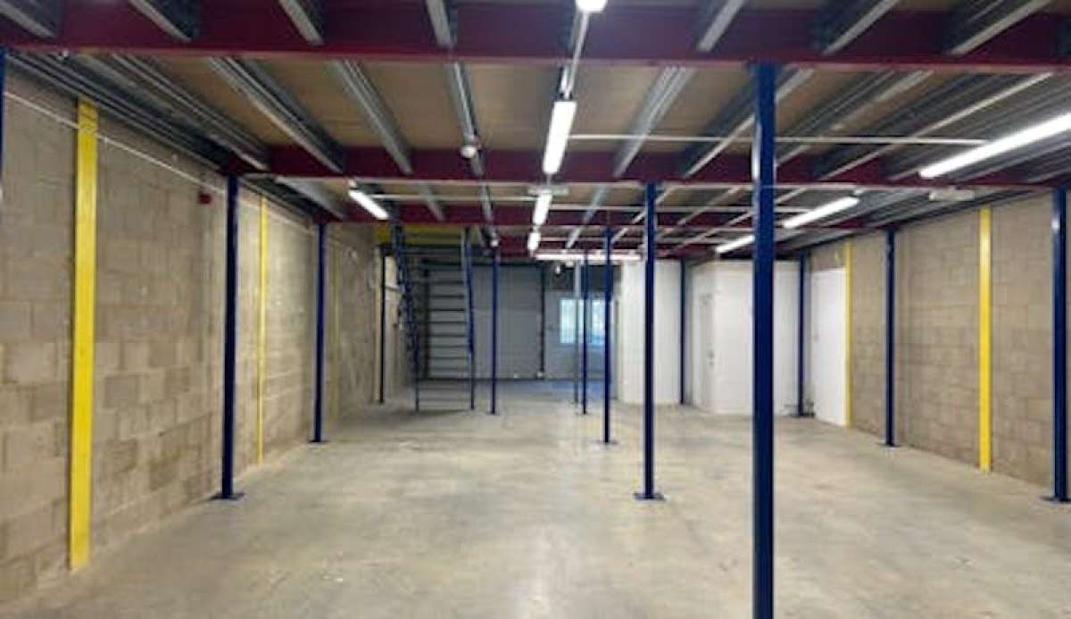 Industrial Unit in Bracknell - photo 3