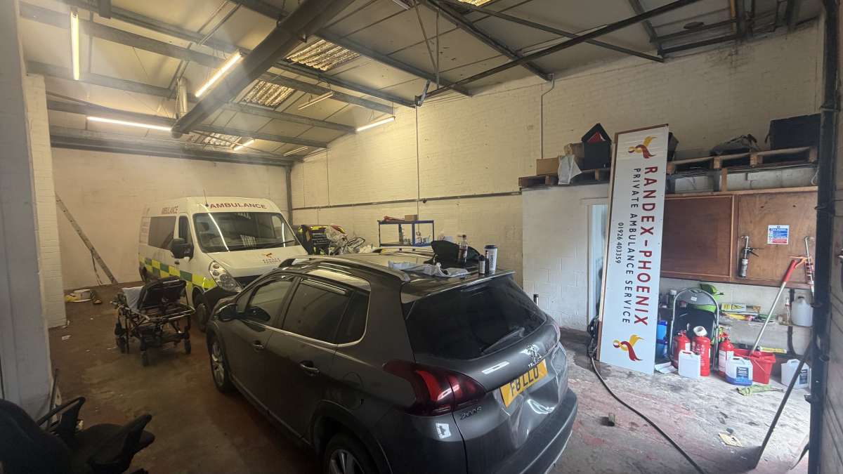 Industrial Unit in Warwick - photo 2