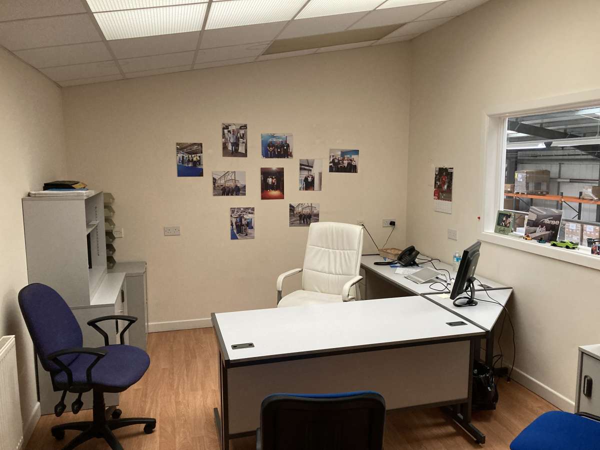 Industrial Unit in Sheffield - photo 3