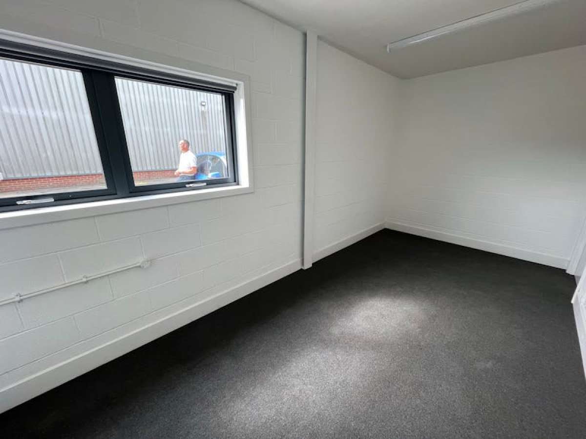 Industrial Unit in Lymington - photo 4