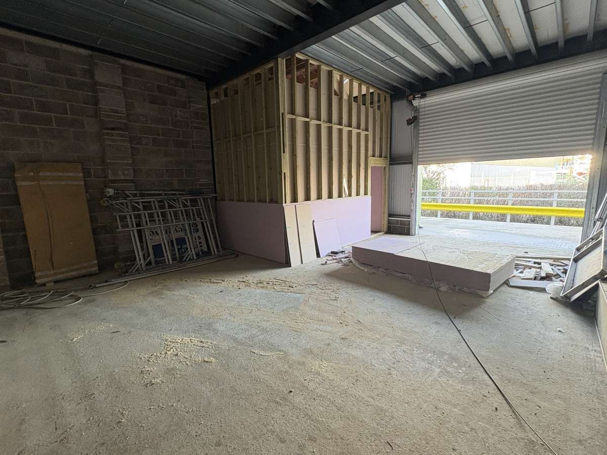 Industrial Unit in Southampton - photo 4