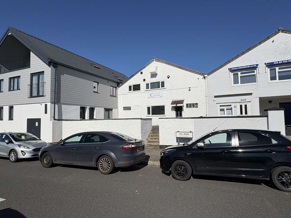 Industrial Unit in Southampton - photo 3