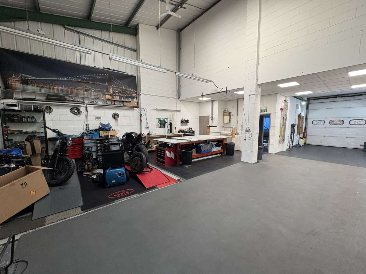 Industrial Unit in Southampton - photo 2