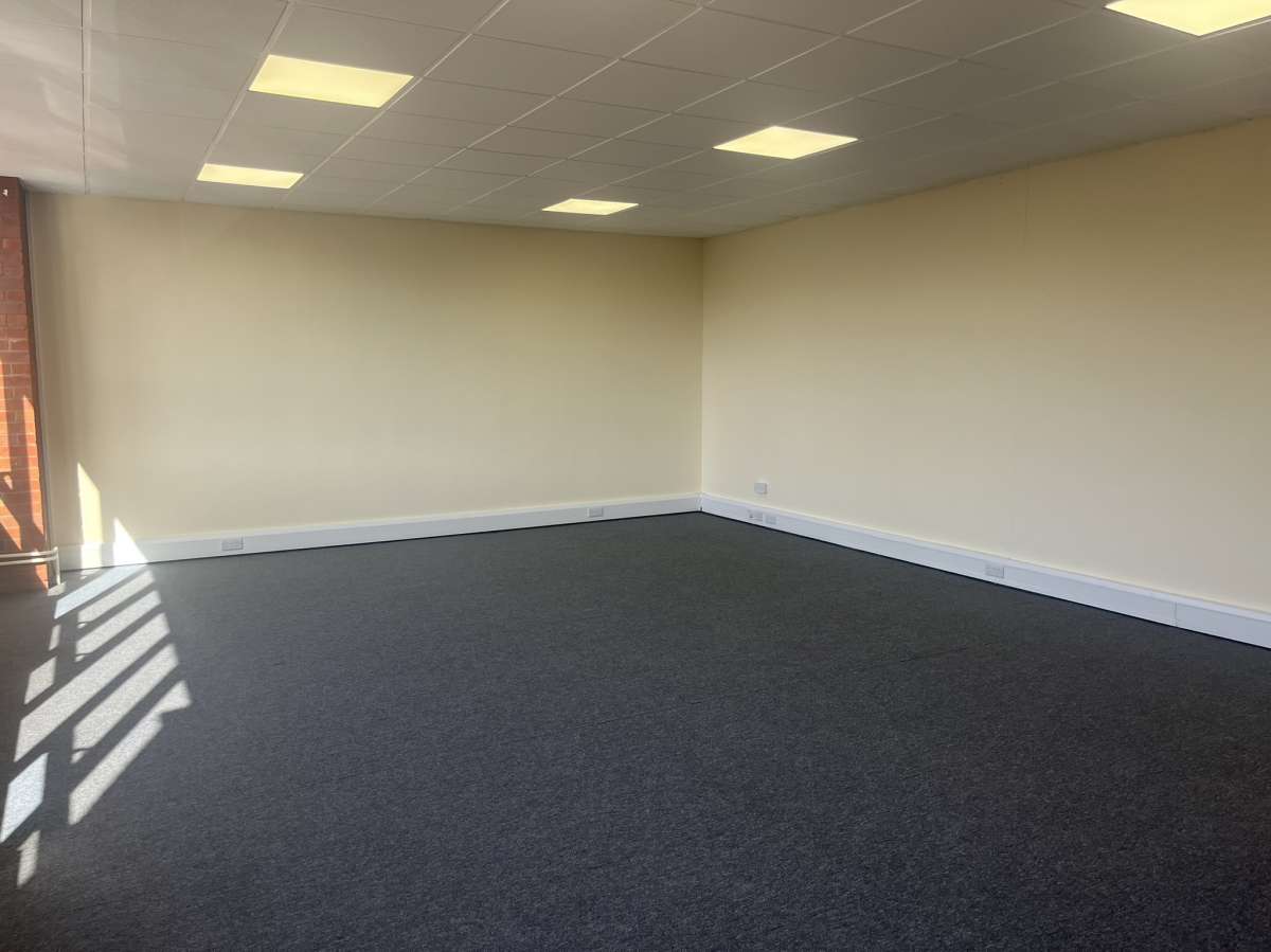 Industrial Unit in Fareham - photo 4
