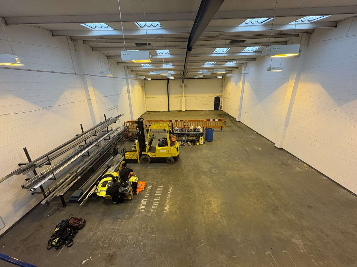 Industrial Unit in Chandlers Ford - photo 3